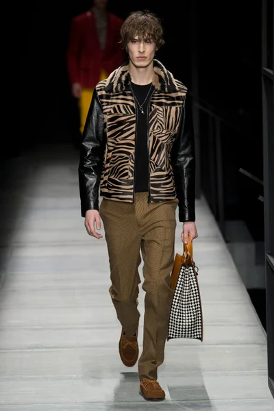 Look 14